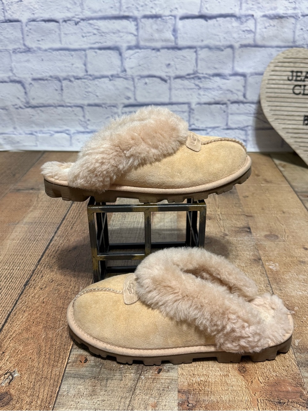 UGG Women's Coquette cream tan Slip On Casual Comfy Soft Faux Fur Slippers